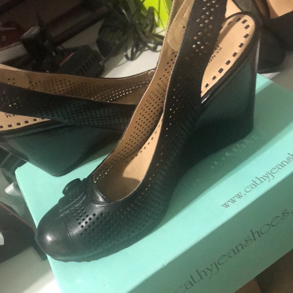 Kenneth Cole reaction wedge heel - Picture 3 of 8